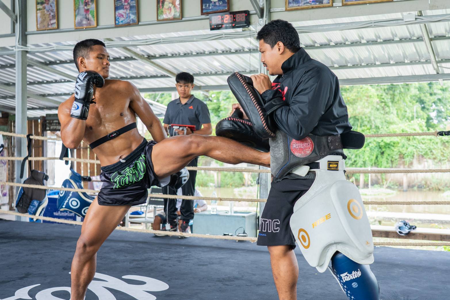 แสงอาทิตย์-โชว์ฟิตก่อนดวลเดือด เสือแบล็ค เผยผลออกได้ทุกหน้า ศึก ONE ลุมพินี 114